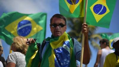 Simpatizantes de Bolsonaro comienzan a congregarse en la playa Copacabana en Rio de Janeiro./AFP.