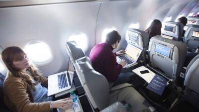 Estados Unidos prohibió el uso de laptops y tablets en vuelos procedentes de 12 países por la amenaza terrorista.
