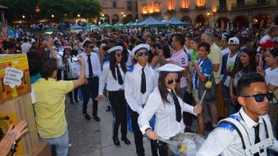 Los hondureños en España desfilaron por las principales calles.