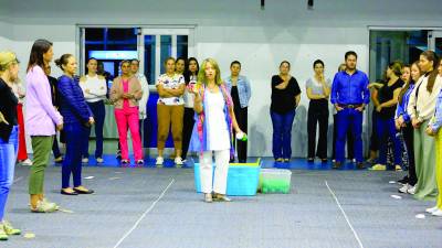 <b>Beatriz Vásquez durante su charla de valores.</b>