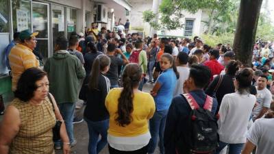 Muchas personas llegaron ayer al RNP.