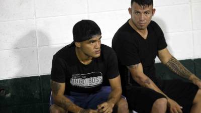 Alexander Aguilar (izquierda) junto a Jorge Cardona, el jueves en el Platense-Olimpia. Foto Neptalí Romero