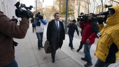 El abogado defensor del Chapo, Jeffrey Lichtman, a su llegada a la corte de Nueva York para el segundo día del mediático juicio contra el narcotraficante mexicano./AFP.