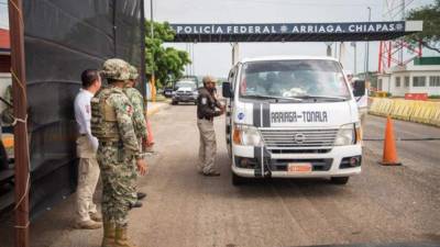 El despliegue militar en el sur de México ha comenzado a frenar el paso de migrantes centroamericanos hacia Estados Unidos tras un acuerdo firmado por el Gobierno de Andrés Manuel López Obrador con Donald Trump.