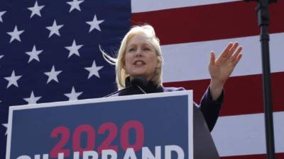 La senadora Kirsten Gillibrand no dudó en atacar de frente al presidente Trump en su discurso. AFP