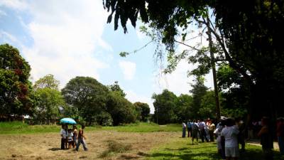 Los pobladores de la Fesitranh acusan a la Federación de vender las áreas verdes, incluyendo el diamante de béisbol.
