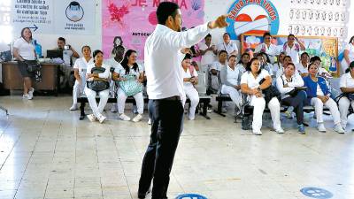 <b><span class=mln_uppercase_mln>Paro.</span></b> Enfermeros realizaron asambleas informativas en el país.