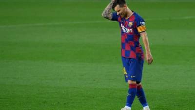 Lionel Messi salió molesto del Camp Nou. Foto AFP.