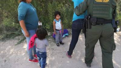Más de 2,000 niños han sido separados de sus familias en la frontera en las últimas seis semanas./AFP.