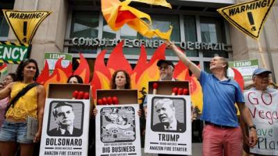 Activistas protestan frente a la Casa Blanca. EFE