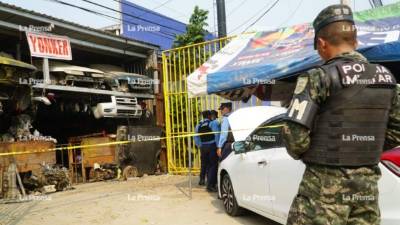 Lugar de la escena del crimen custodiada por agentes de la Policía Nacional.