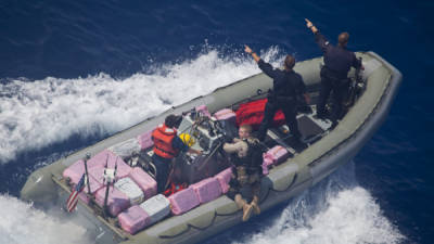 Recuperación de cocaína el 21 de abril 2012 como parte de la Operación Martillo durante una misión en el mar Caribe.