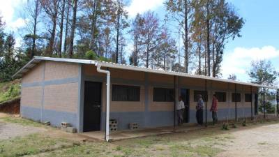 El anterior maestro abandonó la escuela.