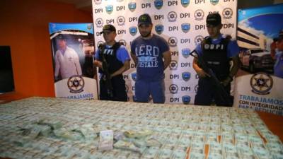 Nahún Daniel Cerrato Ramírez cargaba el dinero en una bolsa negra.