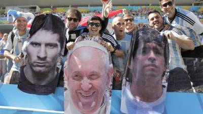 Aficionados argentinos en el Arena de São Paulo de São Paulo, Brasil, antes del partido de octavos de final del Mundial de Fútbol de Brasil 2014, que disputarán Argentina y Suiza, hoy 1 de julio de 2014. EFE/Lavandeira
