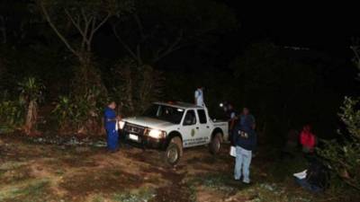 Las autoridades salvadoreñas realizaron el levantamientos de los cadáveres.
