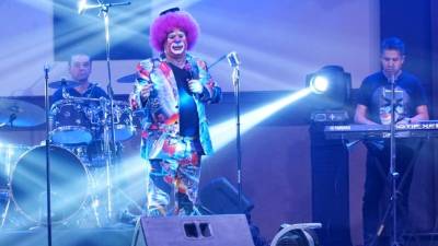 El mexicano no ocultó su alegría por visitar el país “Qué emoción estar aquí con todos ustedes, por primera vez en Honduras después de tantos años”, dijo.