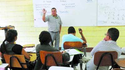 Los trabajadores y docentes universitarios no están de acuerdo con las medidas.