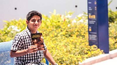 David J. Bulnes estudia ingeniería química pero su pasión son las letras.