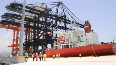 Con estas grúas se espera un 50% más de circulación de carga.