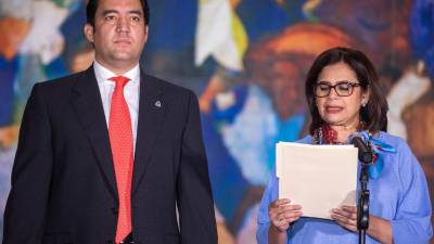 El secretario personal de la presidencia, Hector Zelaya y la ministra de Finanzas, Rixi Moncada.