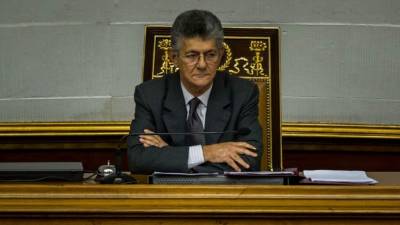 El presidente de la Asamblea Nacional, Henry Ramos Allup, aseguró que desacatarán toda decisión del régimen. Foto: EFE/Miguiel Gutiérrez