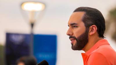 El Gobierno de Bukele recibe duras críticas por “oponerse a estándares internacionales sobre la libertad de expresión”.