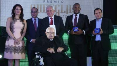 Vivi y Javier Atala, el ganador del Premio Quetglas 2016 Chester Thomas, Esteban Centeno y José Bautista y el querido padre Antonio Quetglas. Fotos: Yoseph Amaya