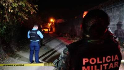 En el lugar se encontraron varios casquillos de pistola nueve milímetros.