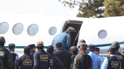 Fotografía referencial de la extradición del expresidente hondureño Juan Orlando Hernández en abril de 2022.