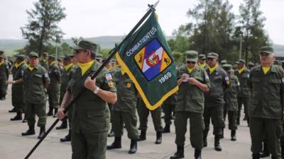 Veteranos de guerra hondureños participan en la conmemoración de los 50 años del cese de hostilidades de la guerra entre Honduras y el Salvador.EFE
