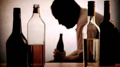 Según estudios del Ihadfa, cada vez aumentan sus niveles de consumo de bebidas alcohólicas al grado de ser dependientes.