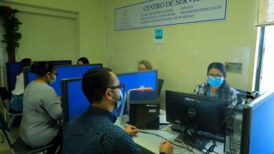 <b><span class=mln_uppercase_mln>Oficina.</span></b> En el SDE hay varios servicios, como Senasa, centro de exportaciones, Regímenes Especiales y otros.<span class=mln_uppercase_mln> Foto: Melvin Cubas</span>