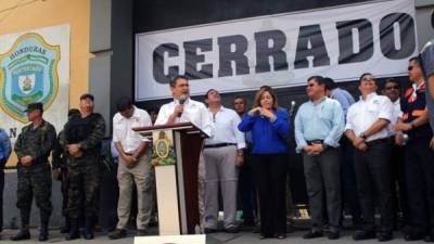 El presidente Juan Orlando Hernández y autoridades de la ciudad realizaron los actos de clausura del penal esta mañana.