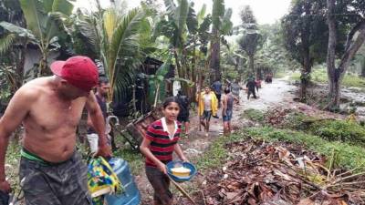 Decenas de personas ha comenzado a evacuar sus viviendas debido al temporal.
