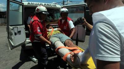 Los heridos fueron auxiliados por los elementos de la Cruz Roja.