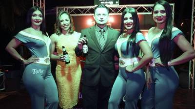 Organizadores Marcia Pineda junto a Marlon Ramírez.