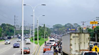 <b><span class=mln_uppercase_mln>Tráfico.</span></b> El crecimiento del parque vehicular es de un 8% anual.<span class=mln_uppercase_mln> Foto: M. Cubas.</span>