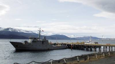 Casi la mitad de sus 2.200 habitantes trabaja en la base naval de la Armada.