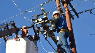 La red eléctrica del país recibe mantenimiento por parte de las cuadrillas de la Empresa Energía Honduras.