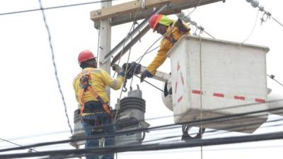 El acuerdo contempla la eficiencia del gasto y la reforma del sistema eléctrico del país.