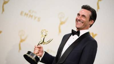 Hamm ('Mad Men') se alzó por fin con la estatuilla al mejor actor de drama tras ocho nominaciones consecutivas.