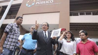 El economista Nelson Ávila cuando presentó la acusación contra Marvin Ponce.