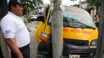 El rapidito se estrelló contra un poste en la 1 calle y 6 avenida del barrio Guamilito de San Pedro Sula.