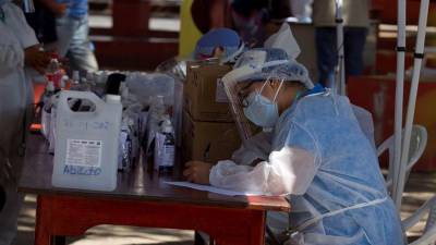 Una brigada médica para detectar casos de covid-19, en el municipio Valle de Ángeles (Honduras).