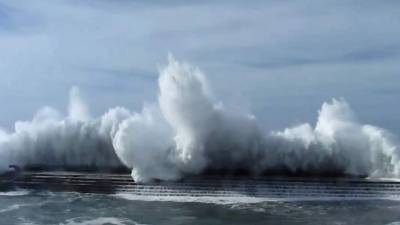 El fenómeno tomó por sorpresa a las personas que se encontraban en la costa.