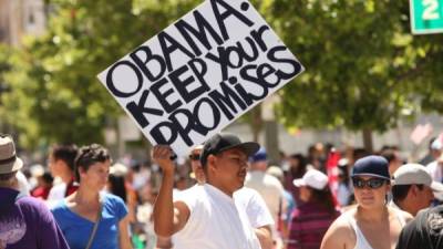 Los inmigrantes en Estados Unidos exigen al presidente Obama que cumpla sus promesas migratorias.