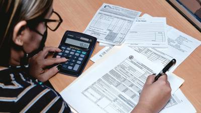 TRÁMITE. Empresarios han instado en muchas ocasiones por iniciativas para simplificar el pago de impuestos. Foto: Yoseph Amaya