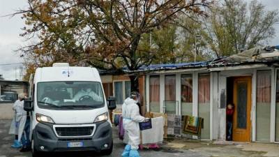 Según los datos transmitidos a la OMS, Estados Unidos tiene casi 13,8 millones de casos, seguido de India (casi 9,6 millones), Brasil (6,4 millones) y Rusia (2,4 millones).