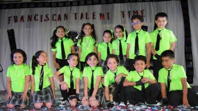 Los alumnos de segundo grado “B” se robaron los aplausos de los invitados con el show “School day mix”. Fotos: Ingrid Gamoneda.